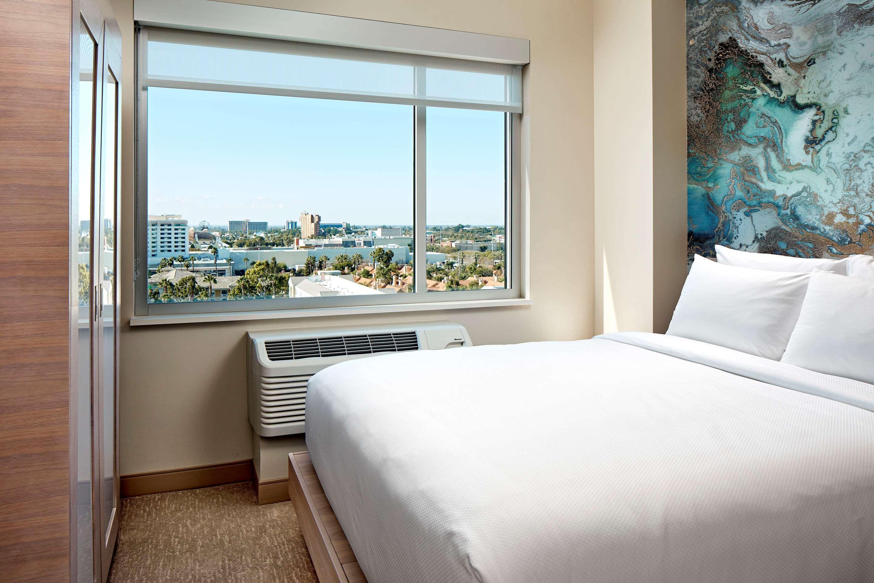 Cambria Hotel & Suites Anaheim Resort Area Esterno foto