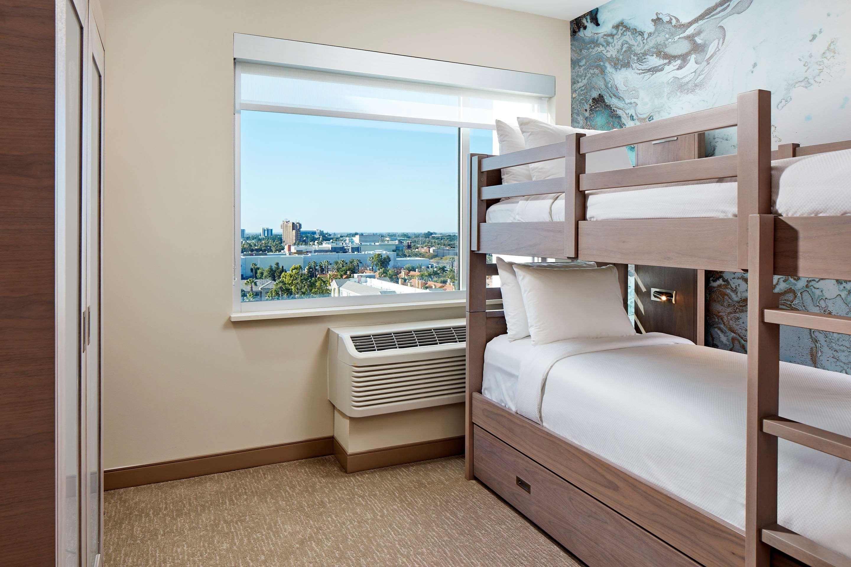 Cambria Hotel & Suites Anaheim Resort Area Esterno foto