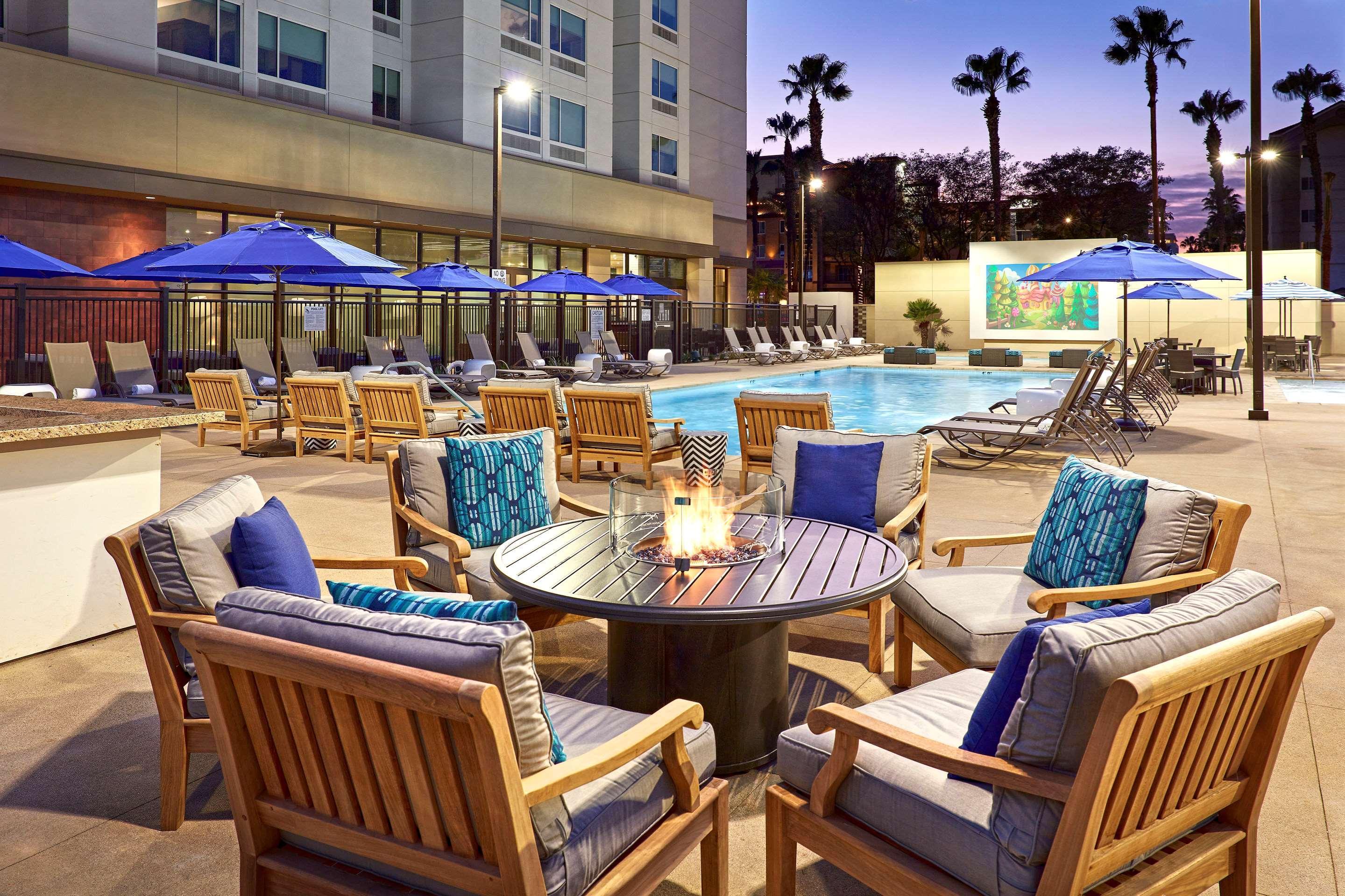 Cambria Hotel & Suites Anaheim Resort Area Esterno foto