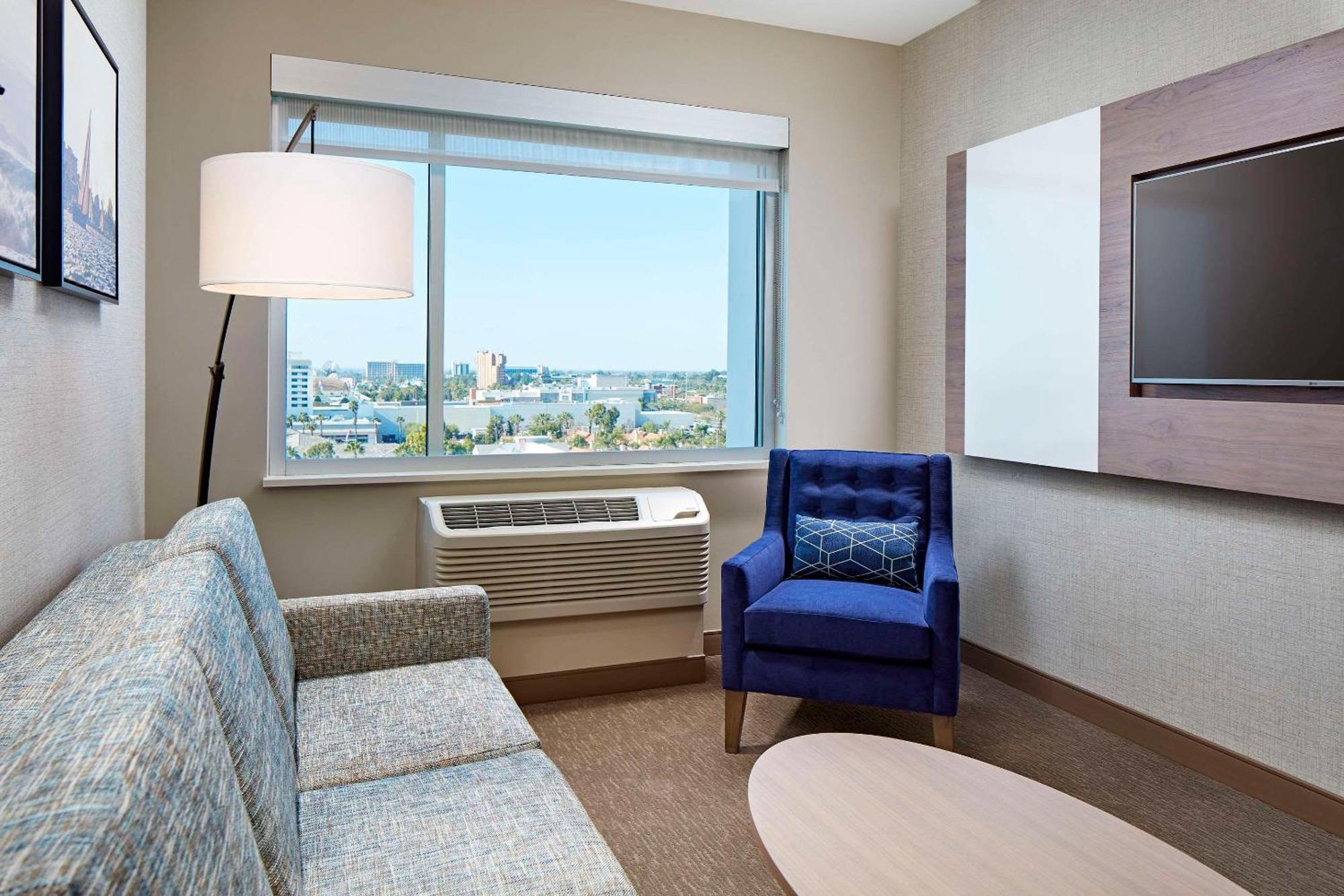 Cambria Hotel & Suites Anaheim Resort Area Esterno foto