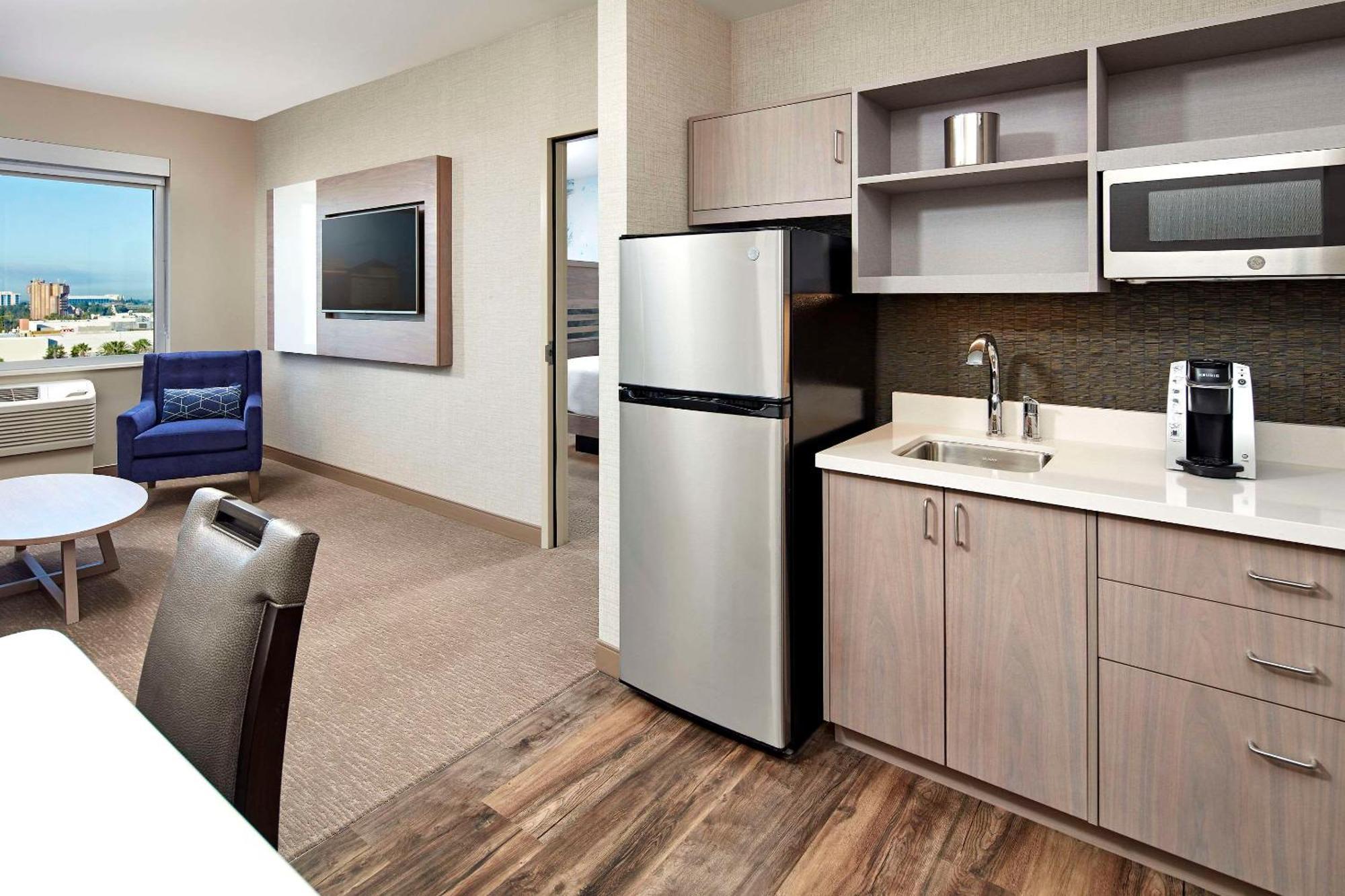 Cambria Hotel & Suites Anaheim Resort Area Esterno foto